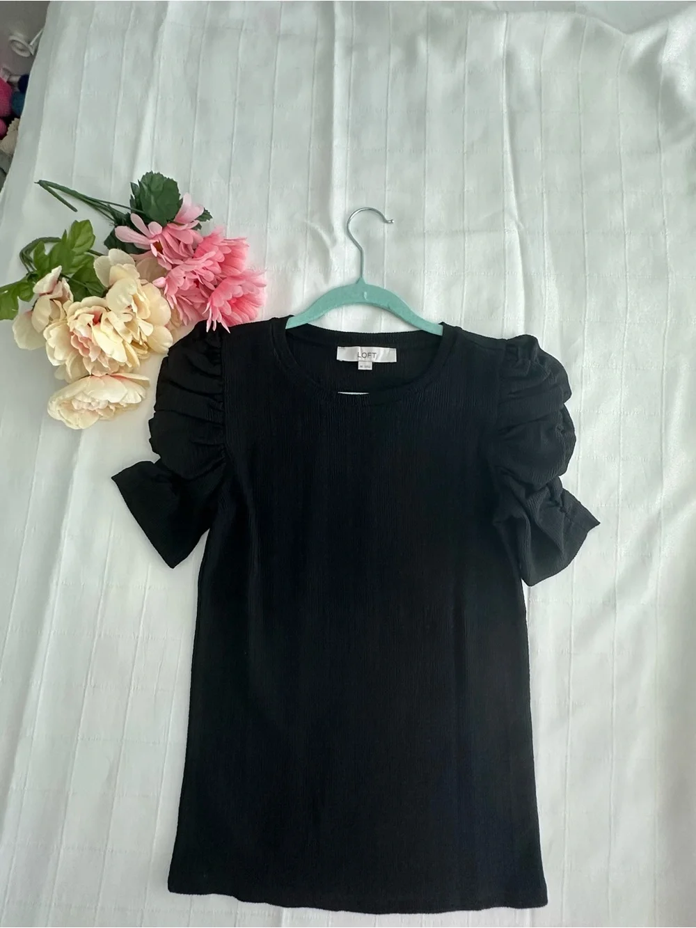 LOFT NWOT Black Puff Sleeve Ribbed Knit Top